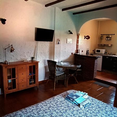 לינה וארוחת בוקר Villanueva del Rosario Cortijo Petra מראה חיצוני תמונה
