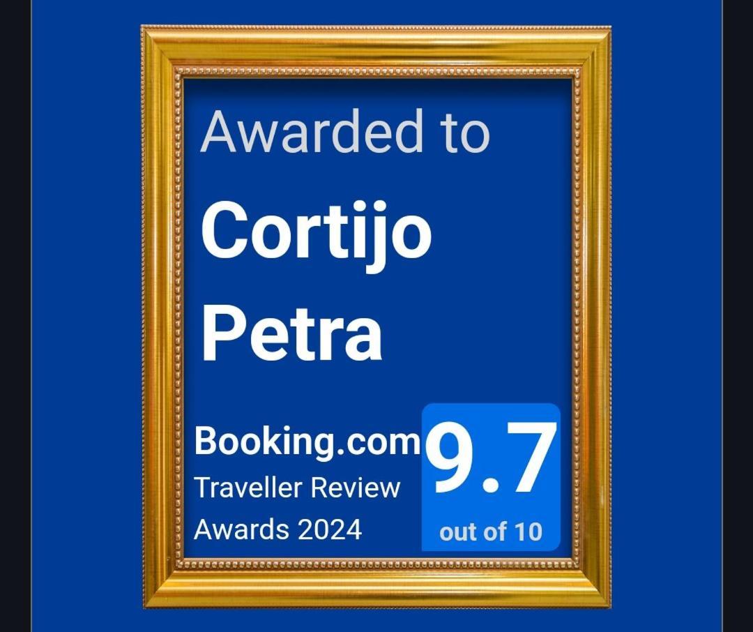 לינה וארוחת בוקר Villanueva del Rosario Cortijo Petra מראה חיצוני תמונה